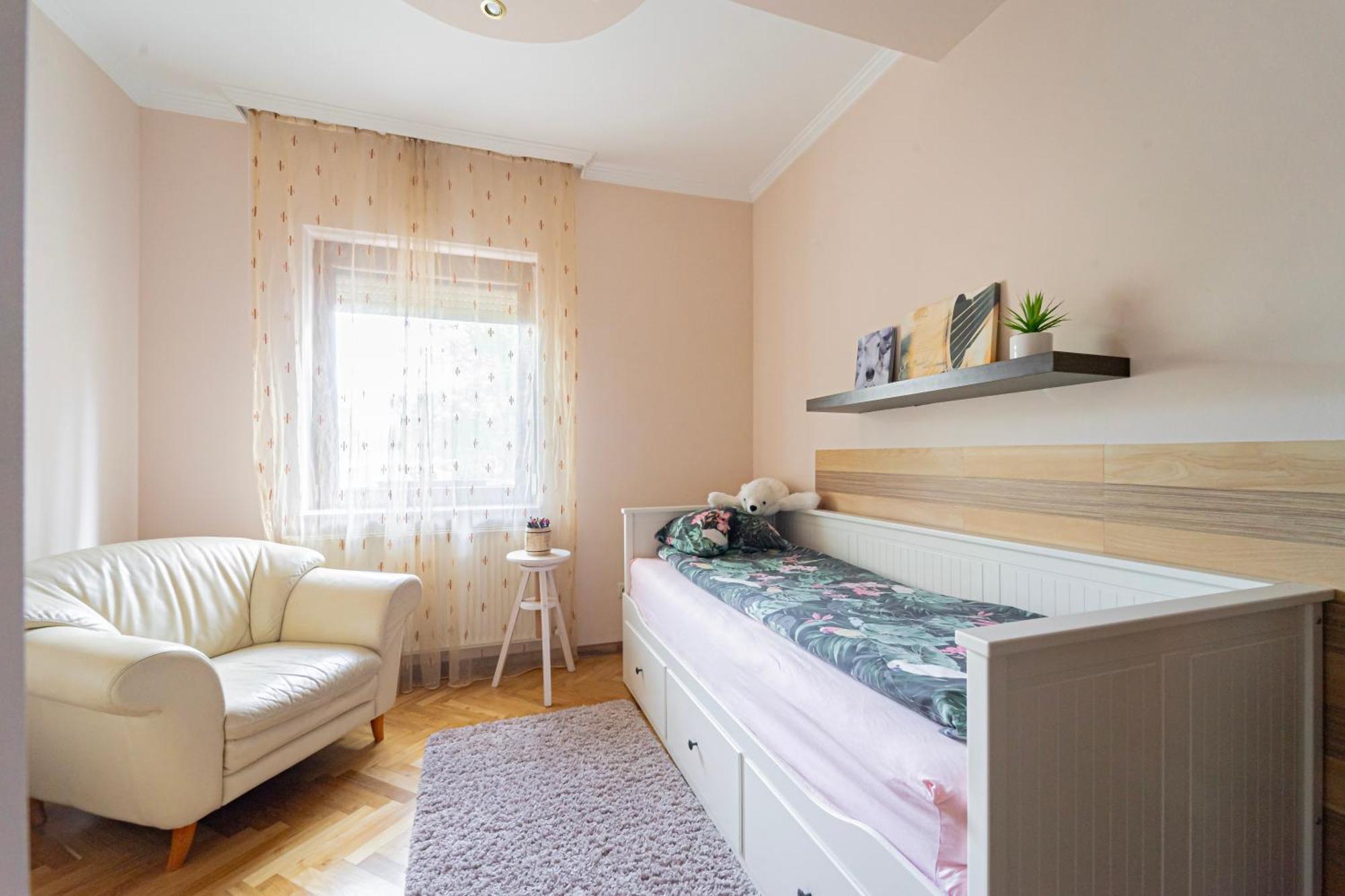 B48 Bigflat - Kenyelem 130 M2 En Villa Törökbálint Eksteriør billede