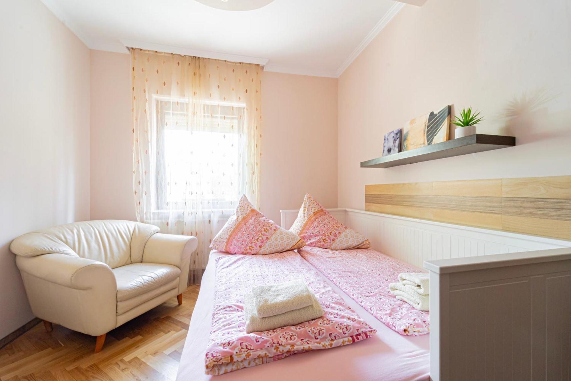B48 Bigflat - Kenyelem 130 M2 En Villa Törökbálint Eksteriør billede